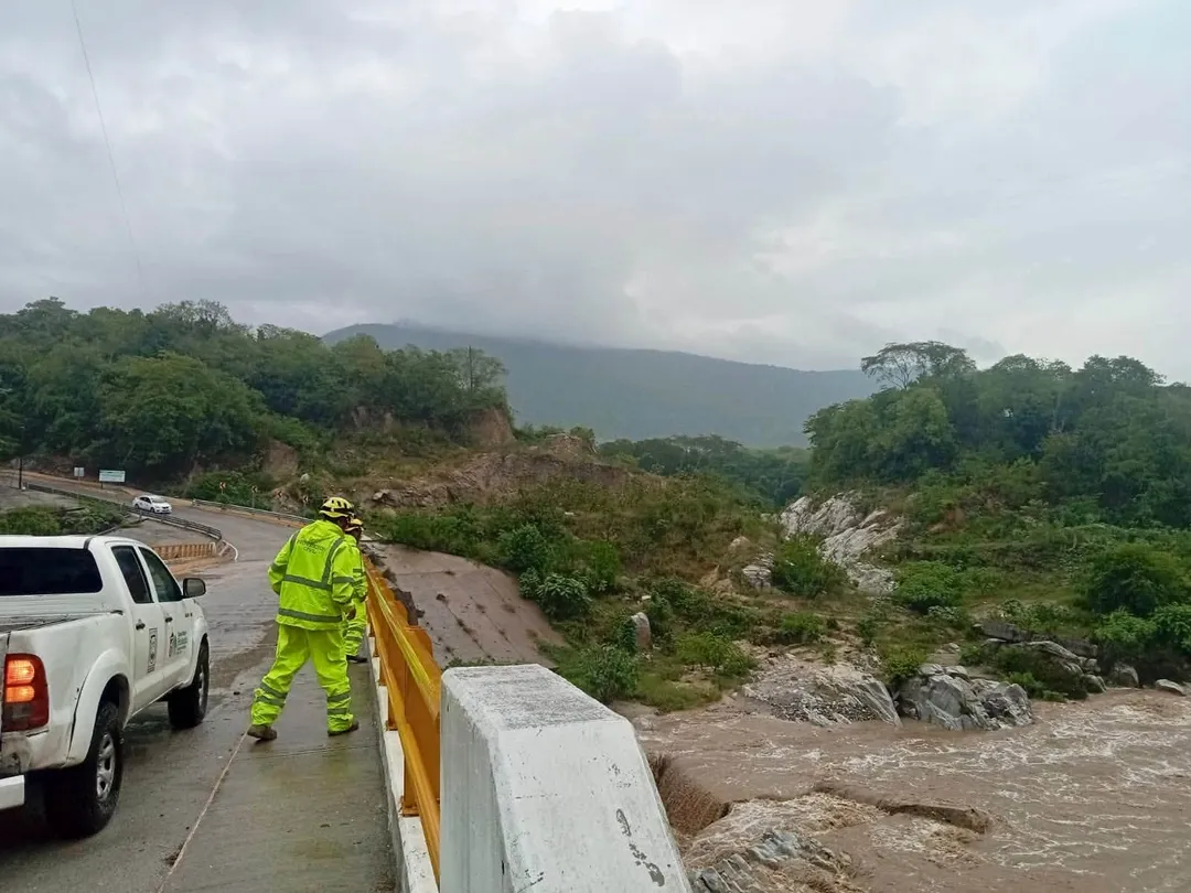 PROTECCIÓN CIVIL HUATULCO MANTIENE MONITOREO ANTE LAS LLUVIAS