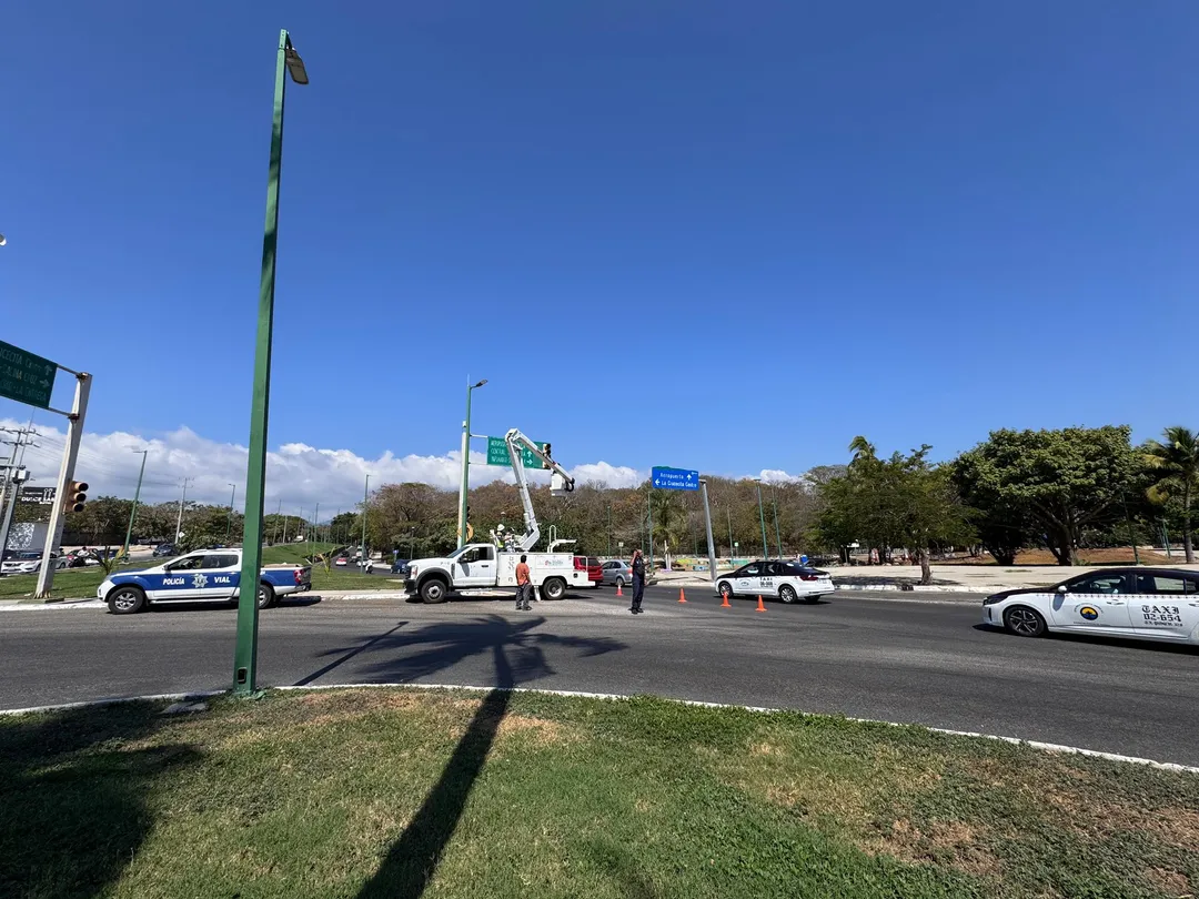 Imagen de Efficient Mobility: Rehabilitation of Traffic Lights in Santa Cruz Huatulco