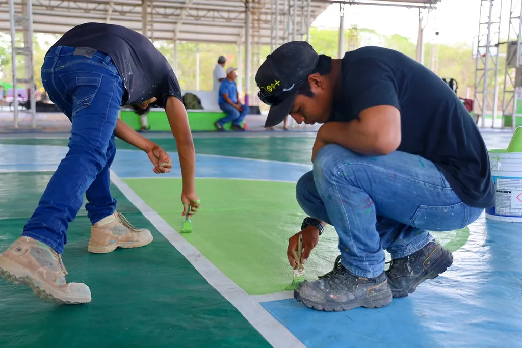 Imagen de We Renovate Our Courts with Specialized Paint