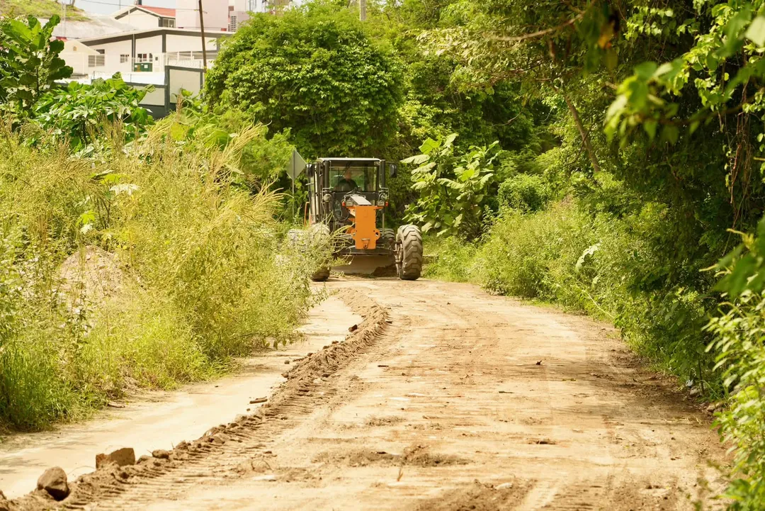 Road Grading Work on the Access Roads to Vicente Guerrero Neighborhood