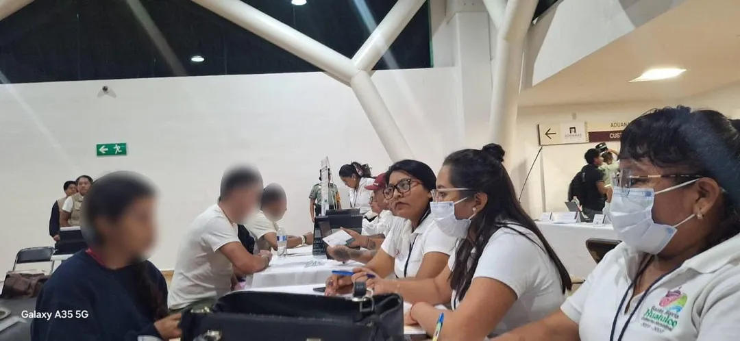 Imagen de Brindamos atención integral a personas repatriadas en el Aeropuerto Internacional de Huatulco