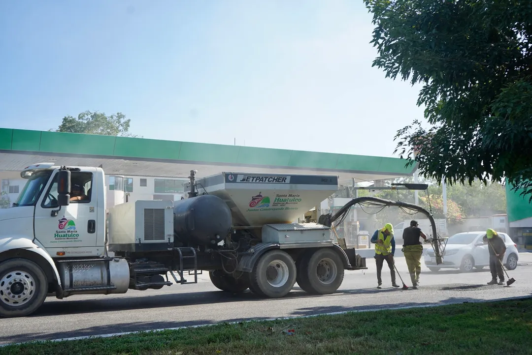 Imagen de Santa Cruz Huatulco: Pothole Repair Work