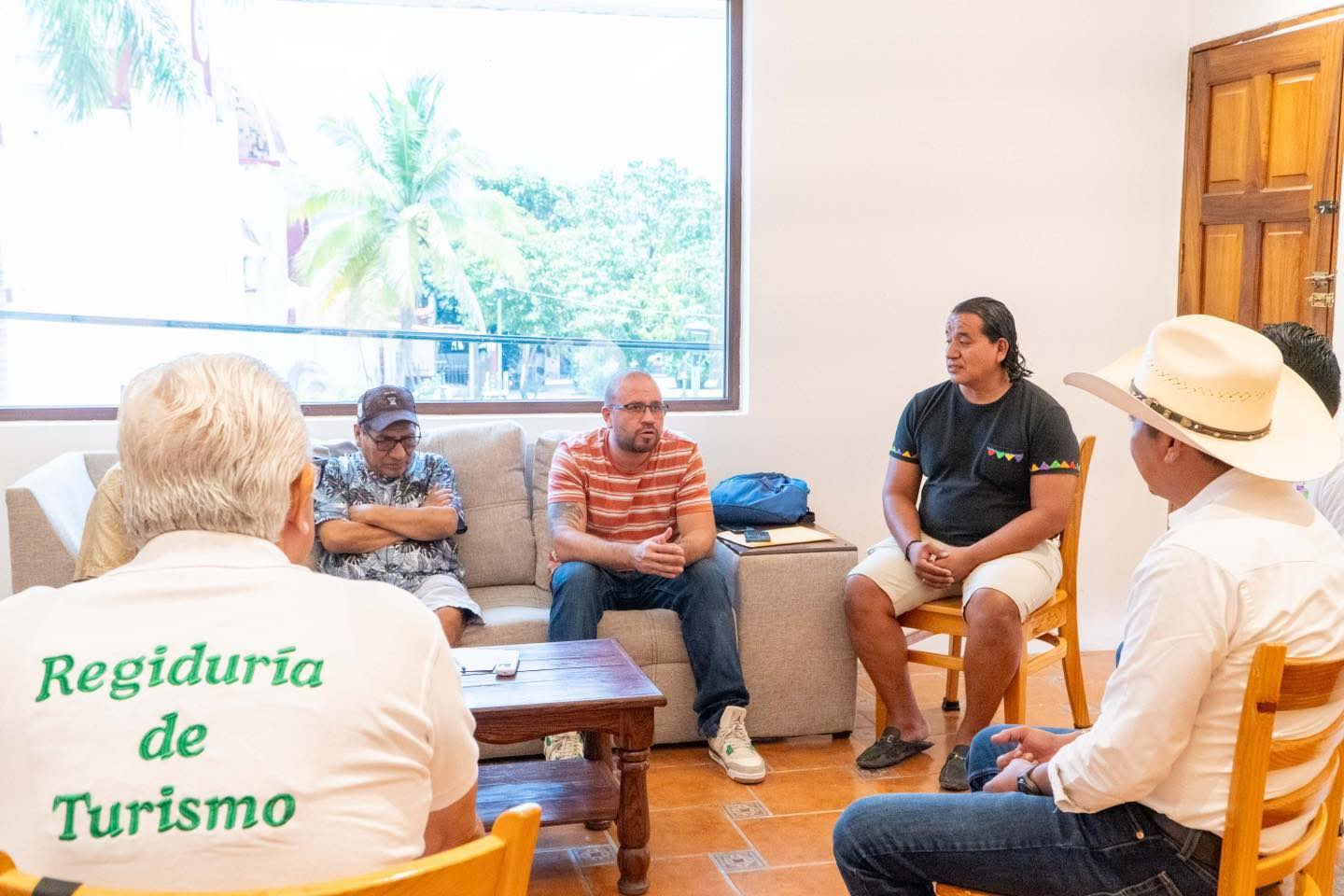 Imagen de We Met with Local Merchants