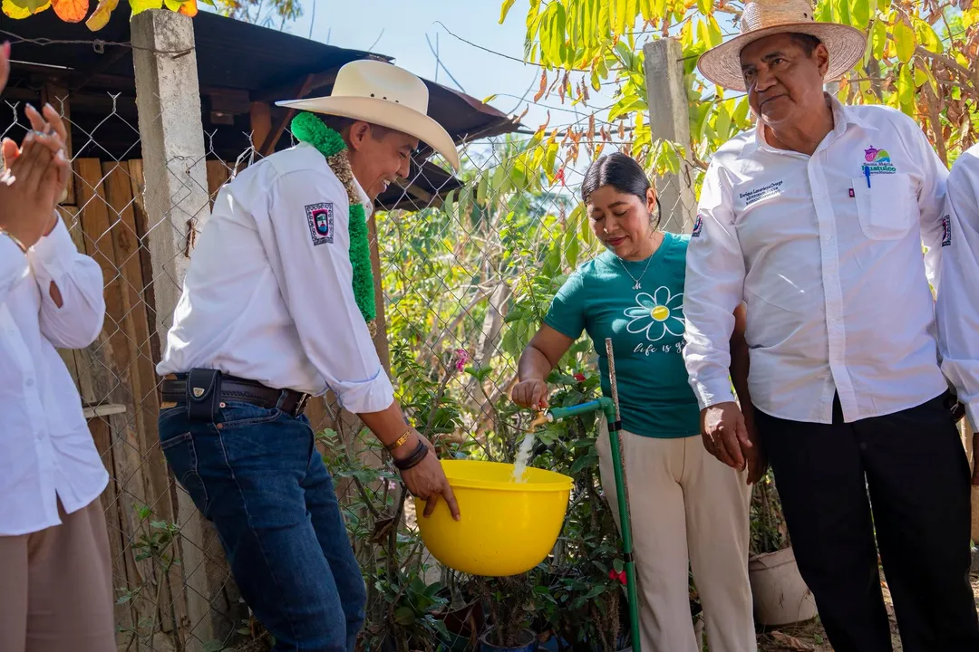 Imagen de Barrio Cuapinolito: Inauguración de red de agua potable