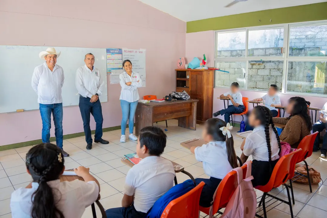 Imagen de Entregan aires acondicionados en escuelas de Huatulco 