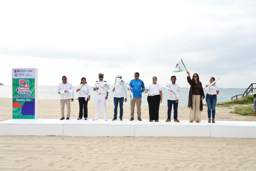 Banderazo del 4º Festival del Turismo Huatulco 2025: Sin naturaleza, ¡no hay turismo! 