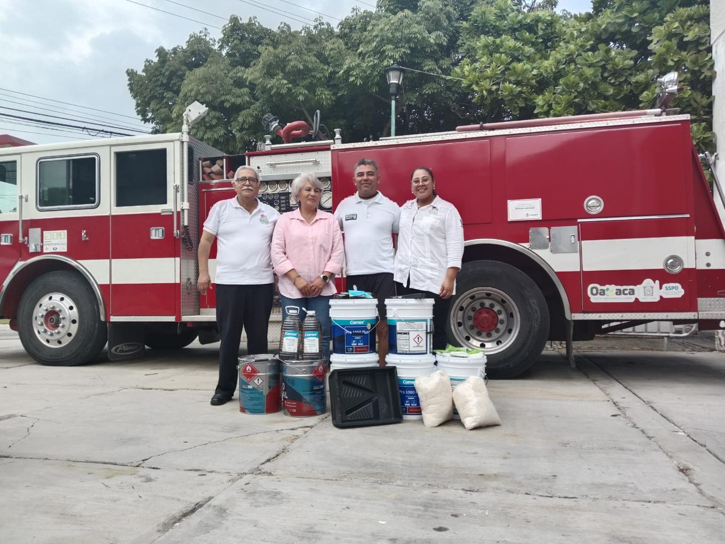 Imagen de Entrega de material para la rehabilitación de estación de bomberos