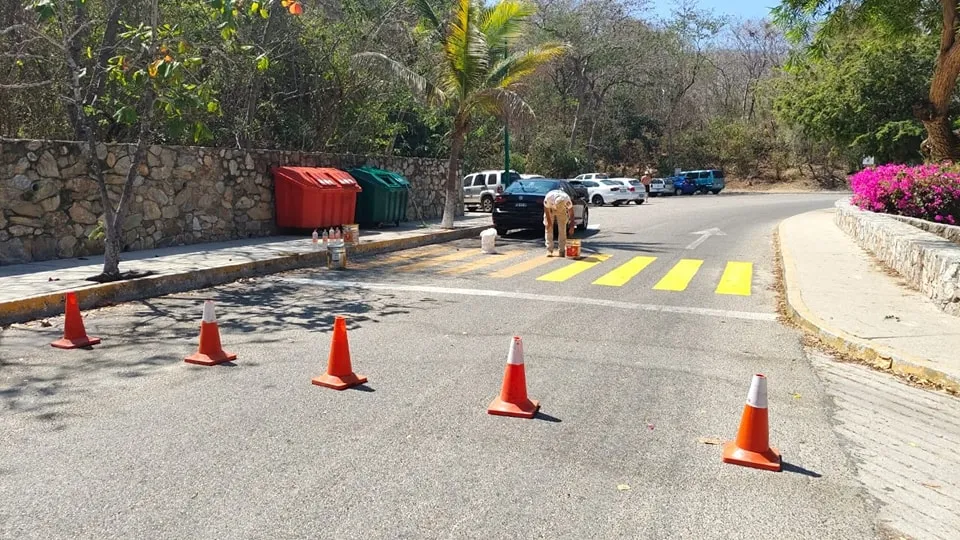 Rehabilitación de señalamientos viales en la Playa Incluyente de La Entrega 