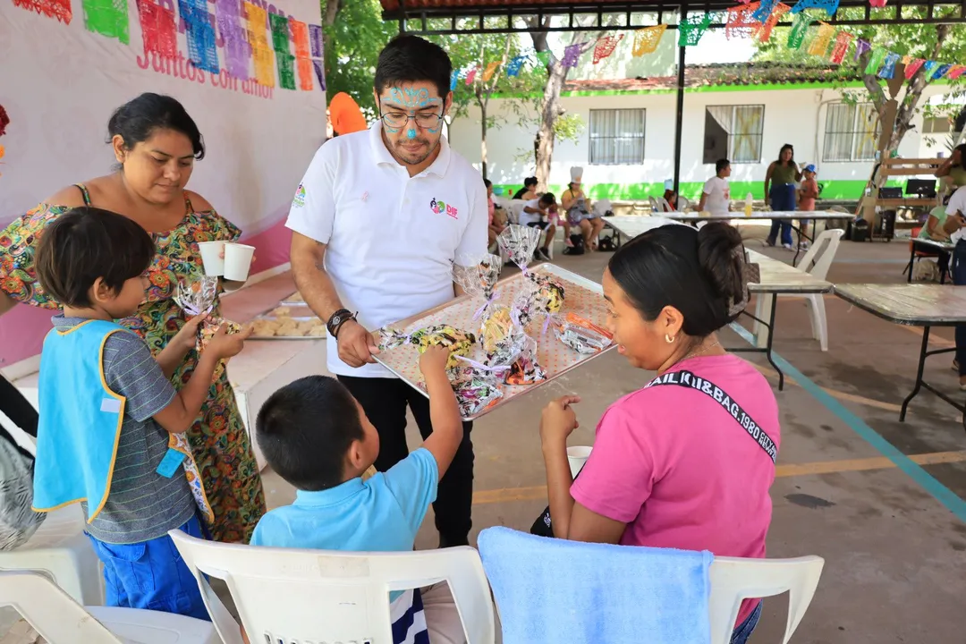 Imagen de Little Hands That Create Big Smiles