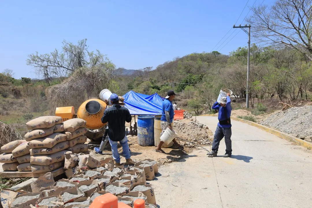 Imagen de  Inician trabajos de colado en muro de contención en Paso Limón