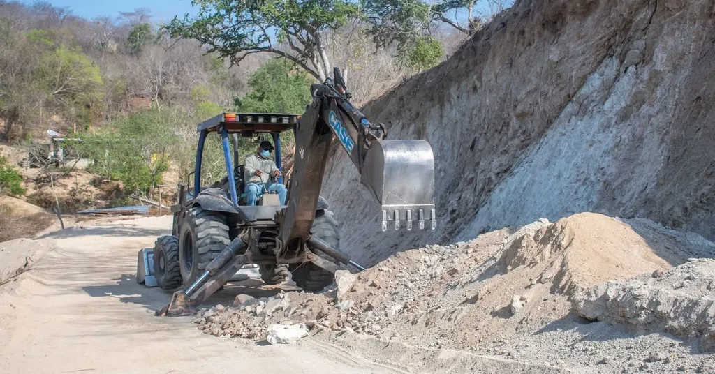 Expansion and introduction of electrical energy carried out in the elevated tank of the Bajos del Arenal Agency