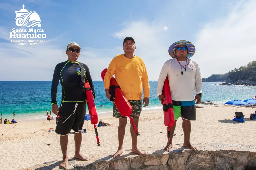 Equipo de Salvavidas y Rescatistas de Huatulco reanuda operaciones bajo la nueva administración 2025-2027 para garantizar la seguridad en playas