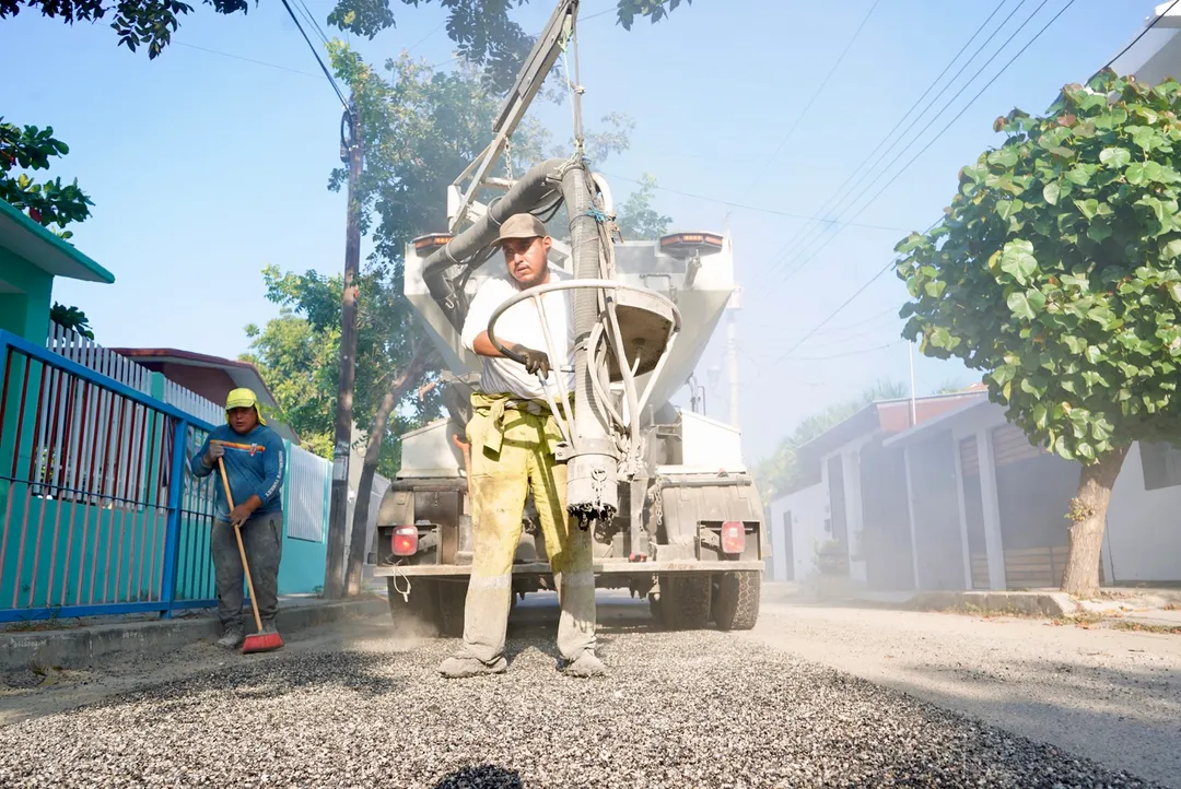 Continúan los trabajos de Bacheo en Santa Cruz Huatulco