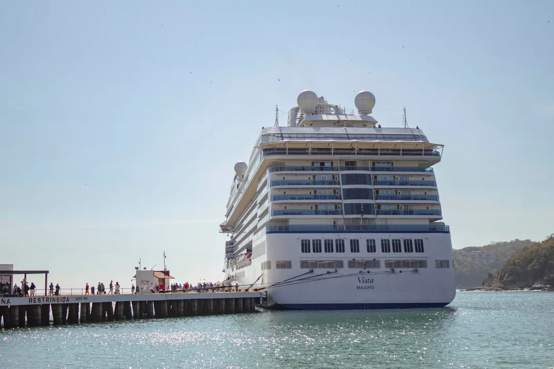 Santa Cruz Huatulco: Oceania Vista Arrives in Huatulco