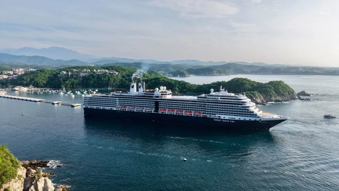 Huatulco Welcomes the Eurodam Cruise Ship