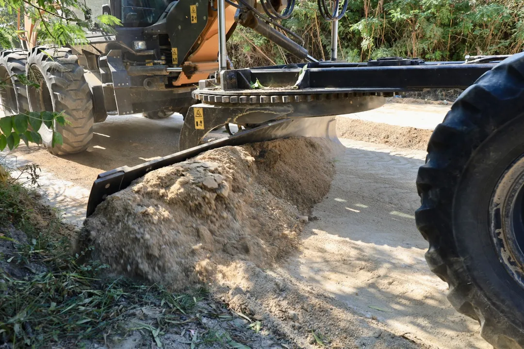 Street Grading in El Morro Neighborhood