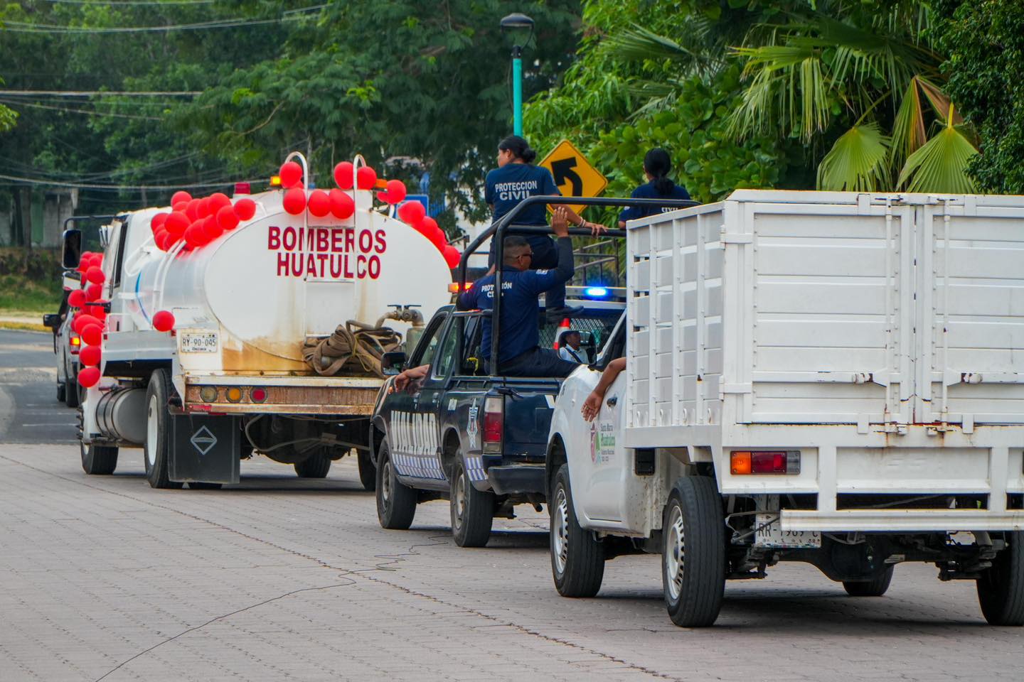 Firefighters Commemorate Their Day with Parade in Santa María Huatulco