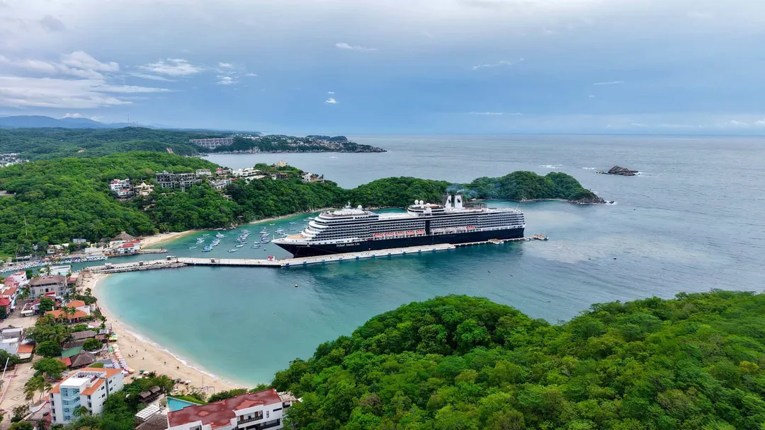 ¡EL NIEUW ÁMSTERDAM YA ESTÁ EN HUATULCO!