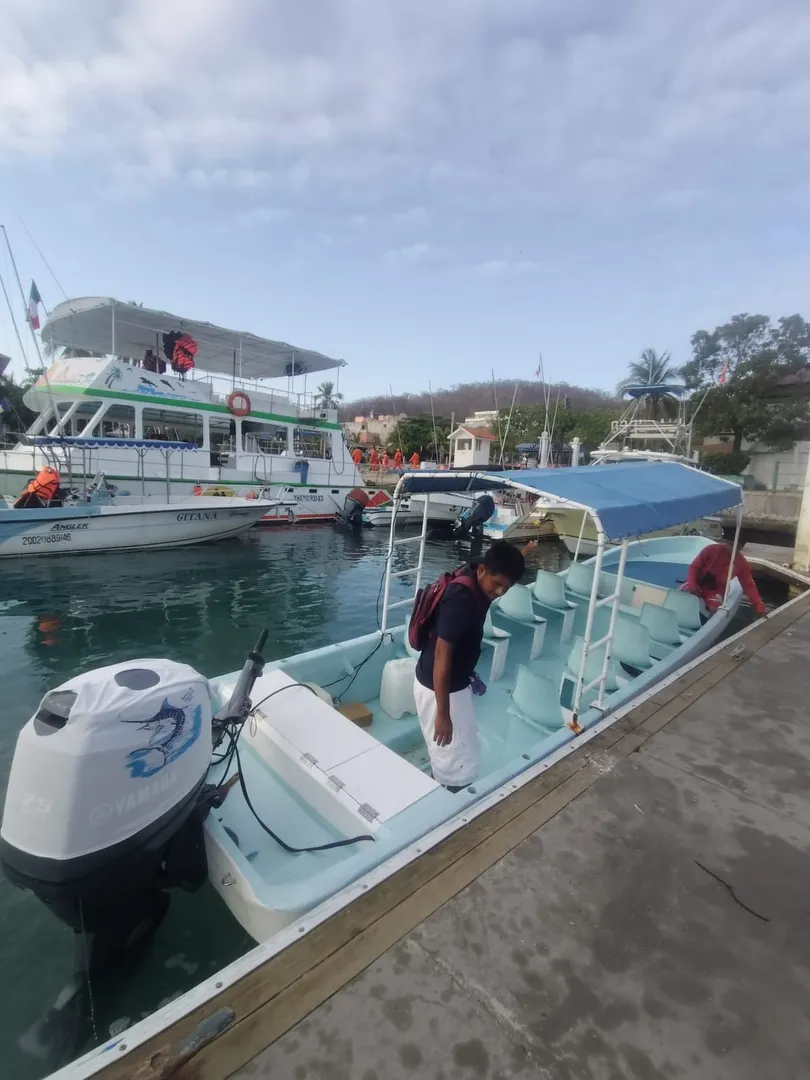 Imagen de Search Efforts Continue for Missing Fisherman in Santa Cruz Huatulco