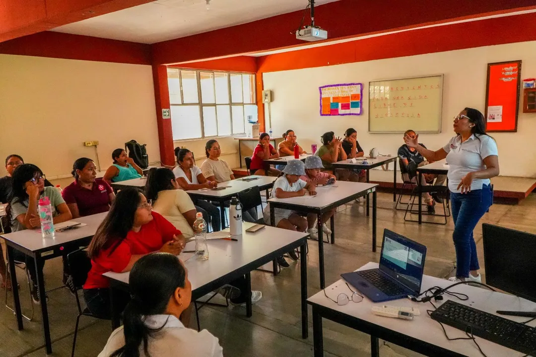 Imagen de  Generamos espacios de diálogo y aprendizaje para mujeres huatulqueñas