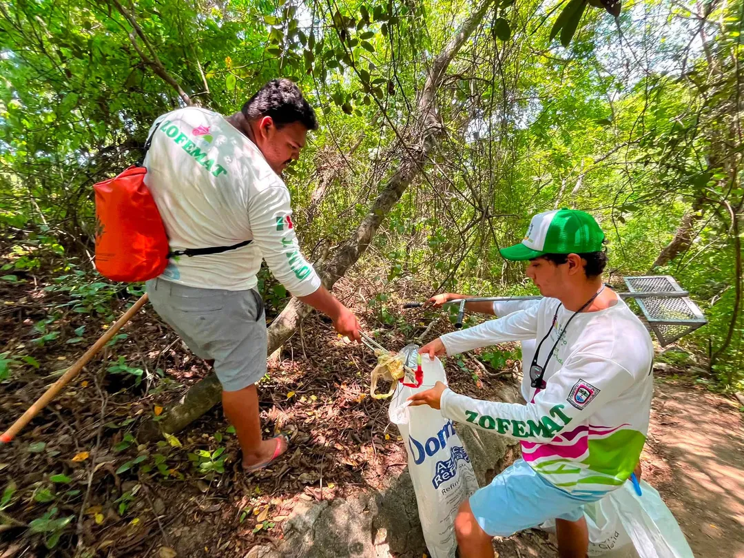 Cleanup Days Continue at Playa Violín