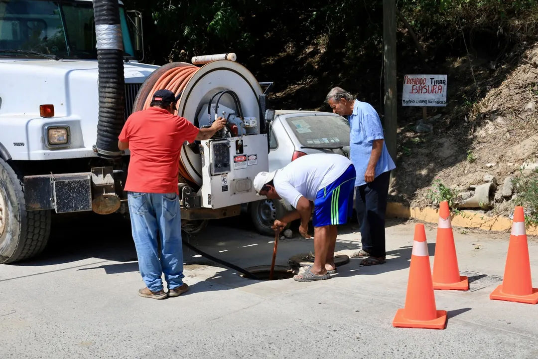 Desilting Works Continue in Santa Cruz Huatulco
