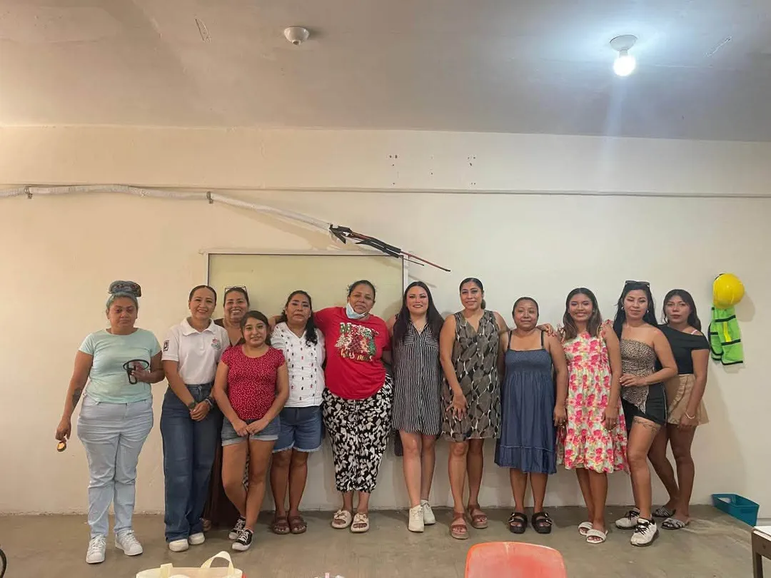 Makeup Course Begins to Strengthen the Training of Women in Huatulco
