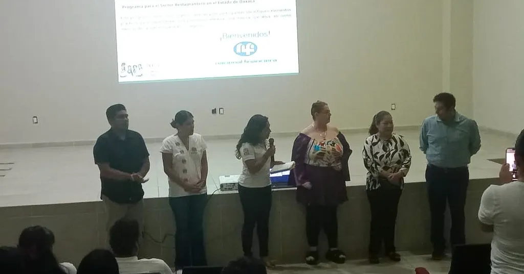 Training Begins to Strengthen the Restaurant Sector in Huatulco