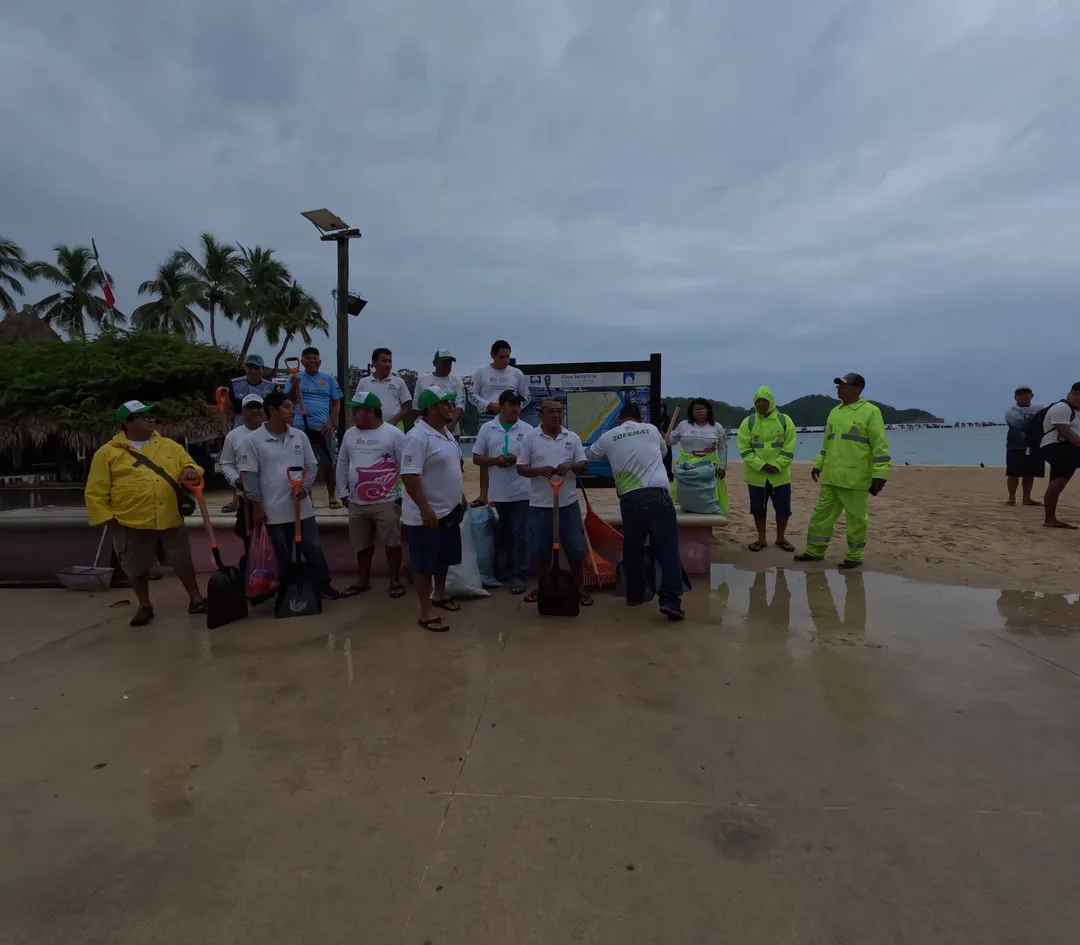 ZOFEMAT and Local Waitstaff Conduct Cleaning Day in Santa Cruz