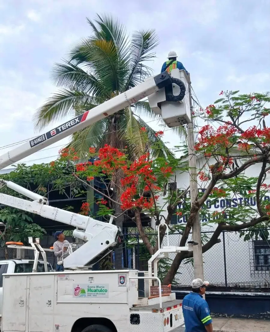 Más iluminación y seguridad para el Sector T de Huatulco
