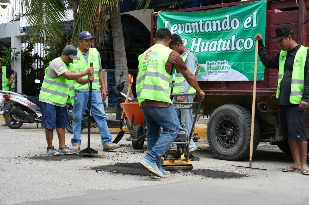 INICIA BACHEO EN SANTA CRUZ HUATULCO