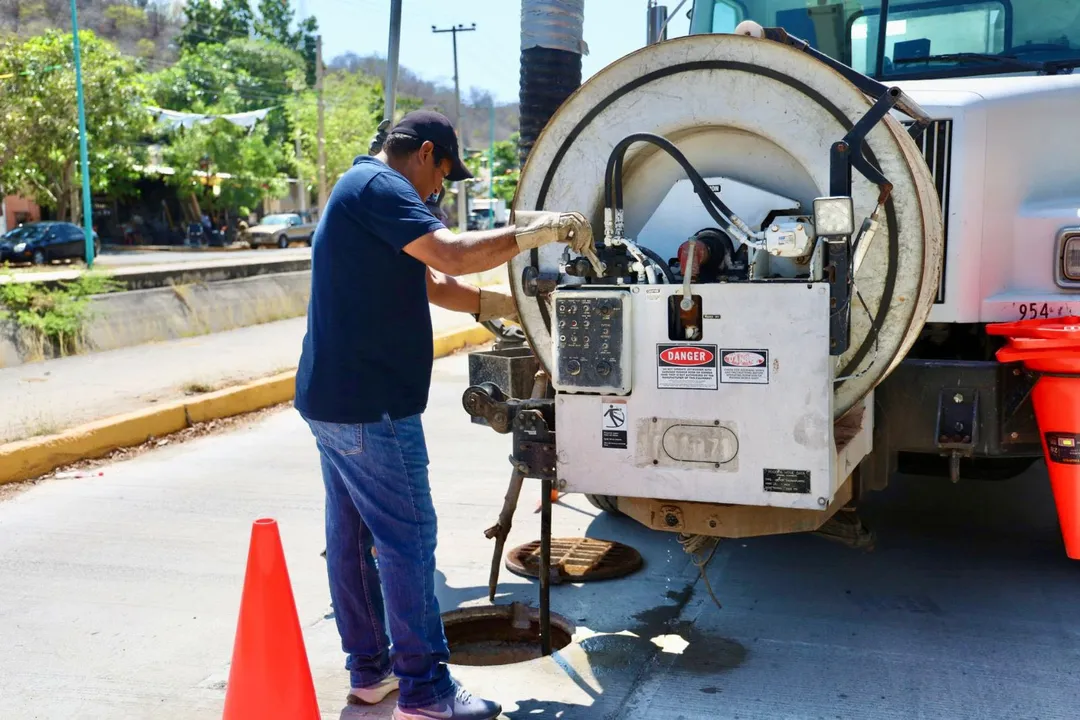 Desilting Work in Sector U2, Santa Cruz Huatulco Agency