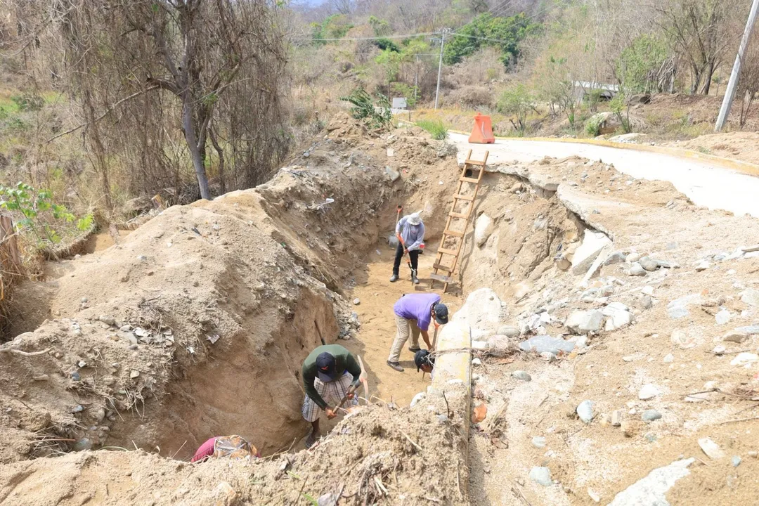 Work Begins on Retaining Wall Due to Sinkhole in Paso Limón Community