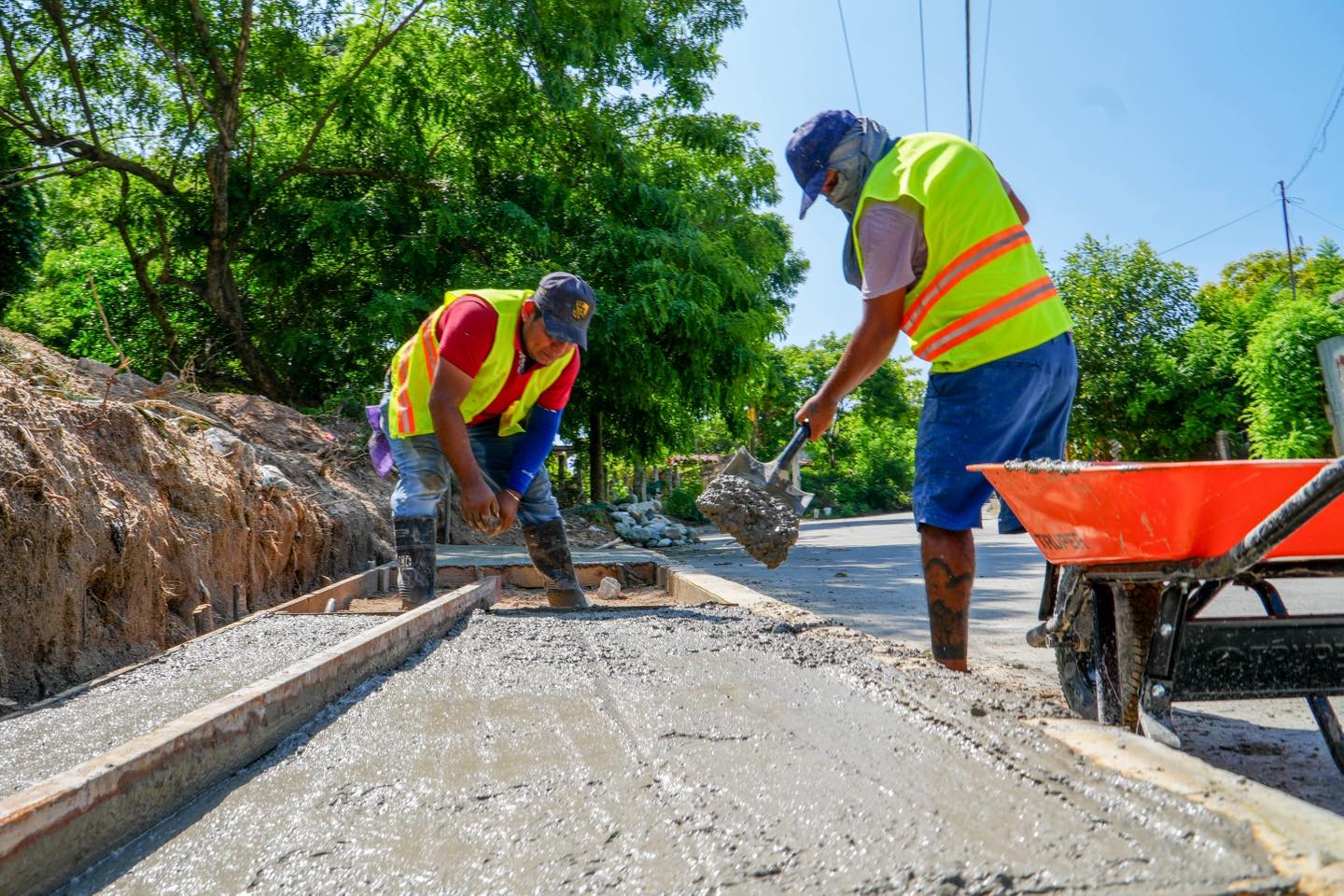 Imagen de Construction of Sidewalks Progresses in Paso Ancho