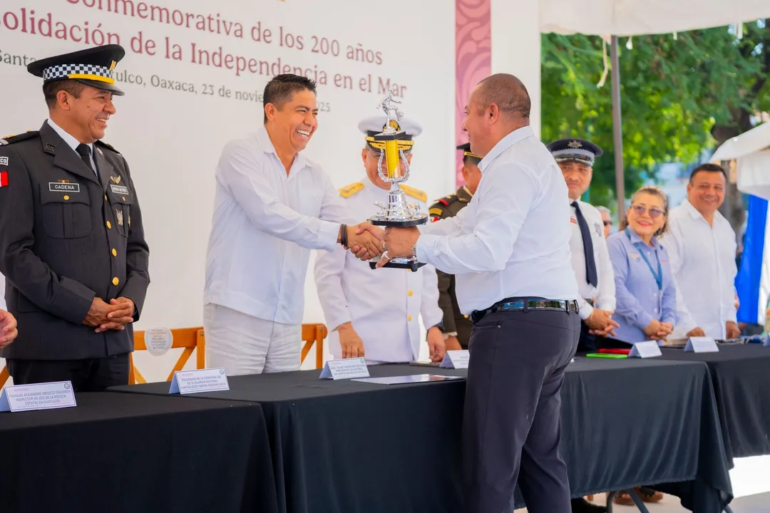 Desfile Militar por los 200 años de la Consolidación de la Independencia en la Mar