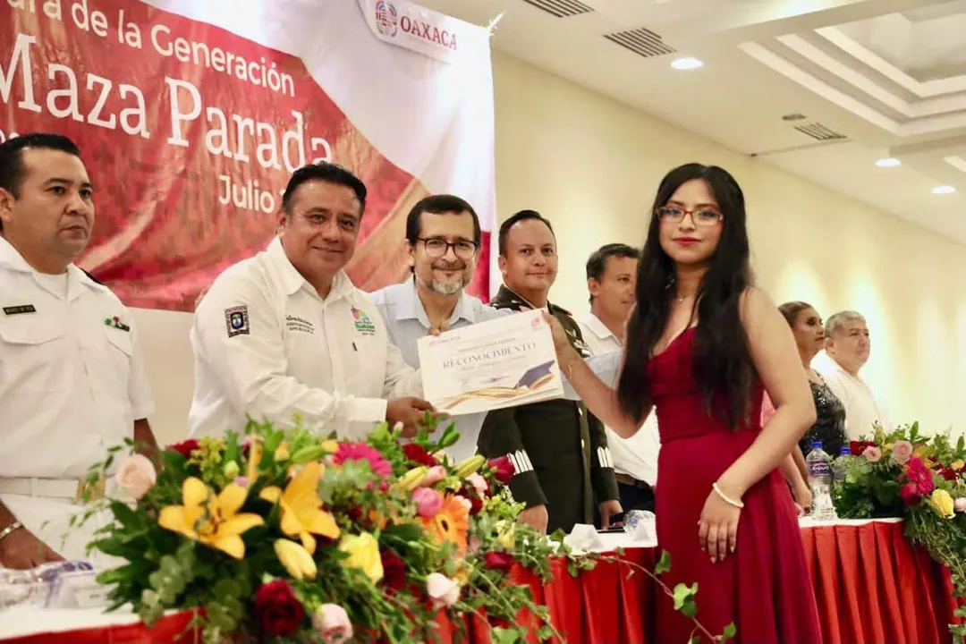 Imagen de Jóvenes que hoy egresan, profesionistas que mañana transformarán Huatulco