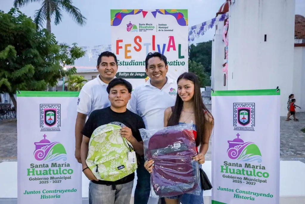 Imagen de Juventud que inspira: Celebran Día del Estudiante en Huatulco