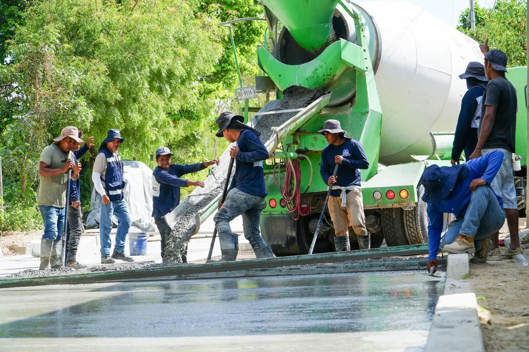 Paving Progresses in Guarumbo Neighborhood