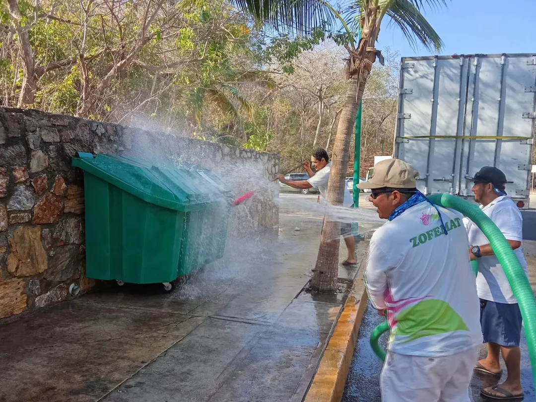  Limpieza de Playa La Entrega tras jornada conmemorativa