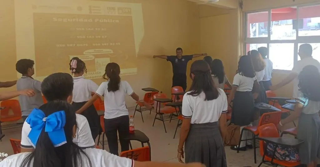 Huatulco Strengthens Prevention in Students Against Telephone Extortion