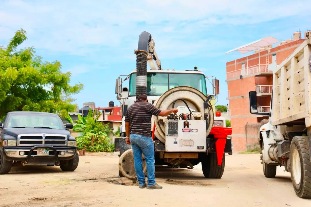 Desilting Efforts Continue in Huatulco