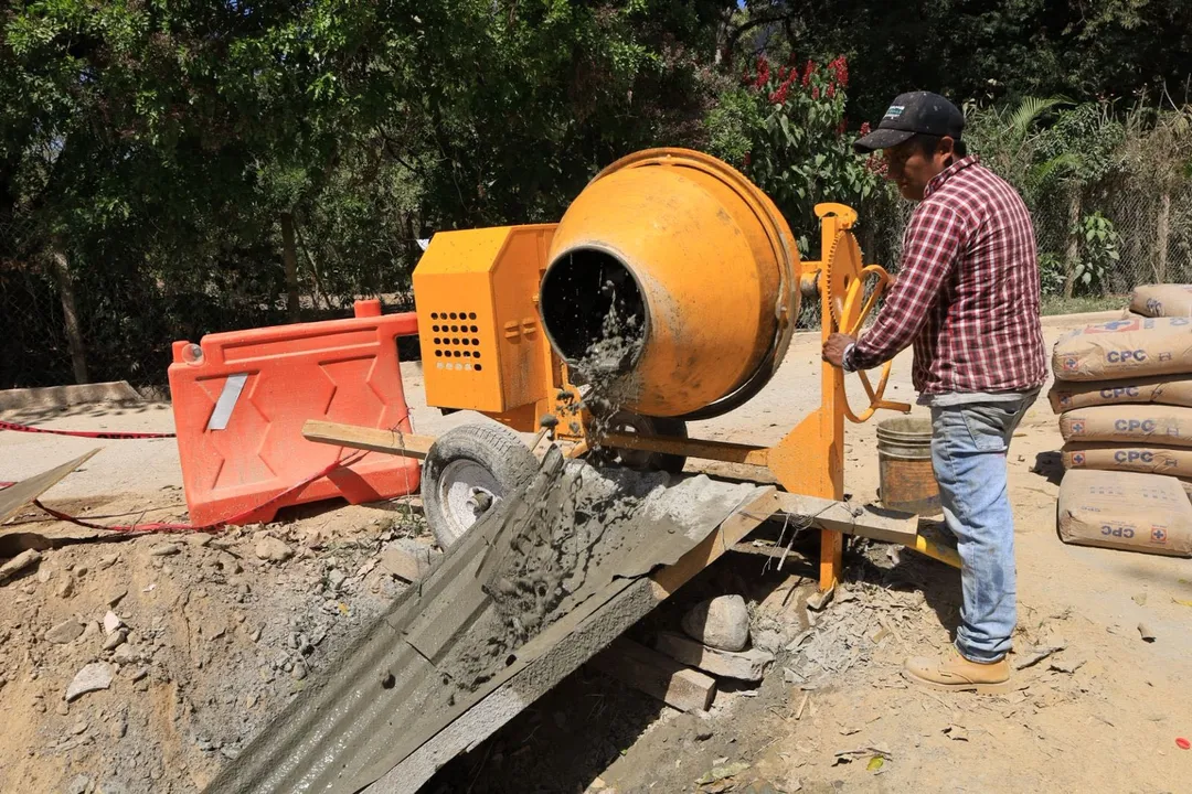 Colado de muro de contención en Barrio El Manantial