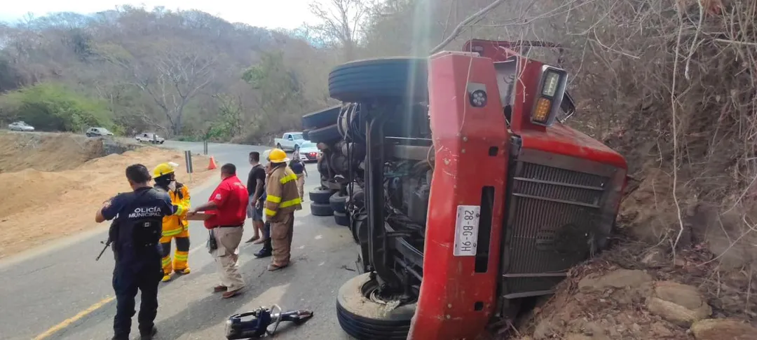 Timely Response to Trailer Overturn on Federal Highway 200