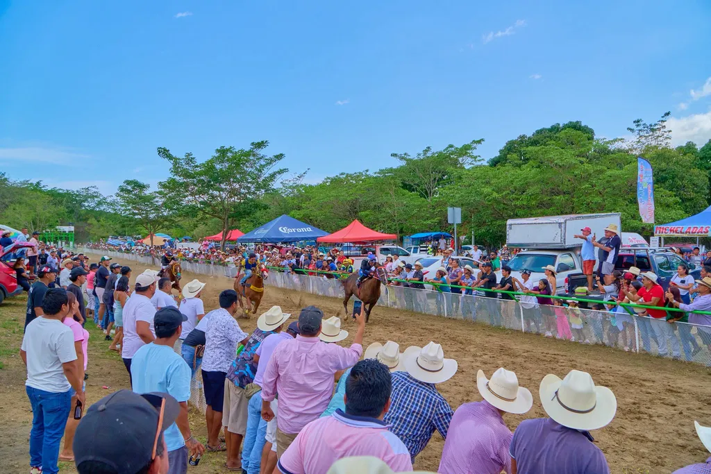 Llano Ciruelos: Father's Day Celebration with Joy and Tradition