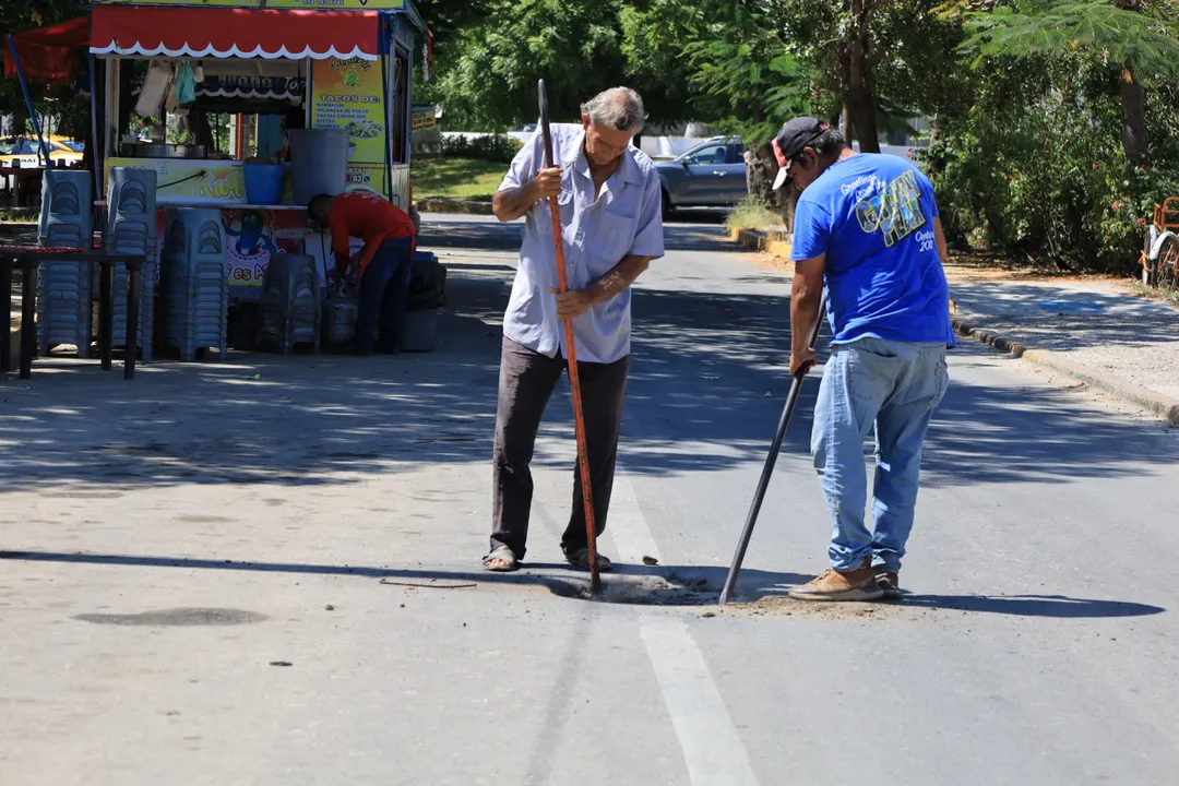  Continúan los trabajos de desazolve en Santa Cruz Huatulco