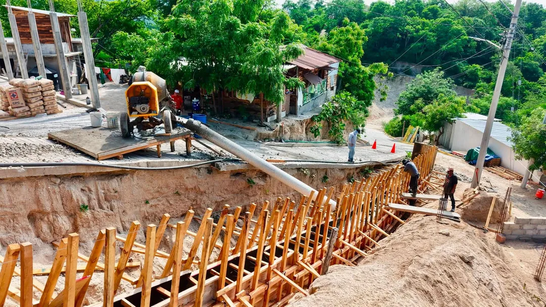 Works that Strengthen the Safety and Mobility of Huatulco Families