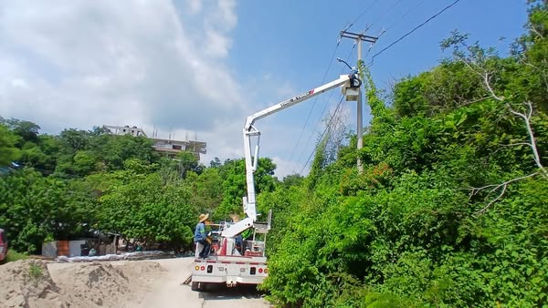 Continúa la renovación de luminarias 
