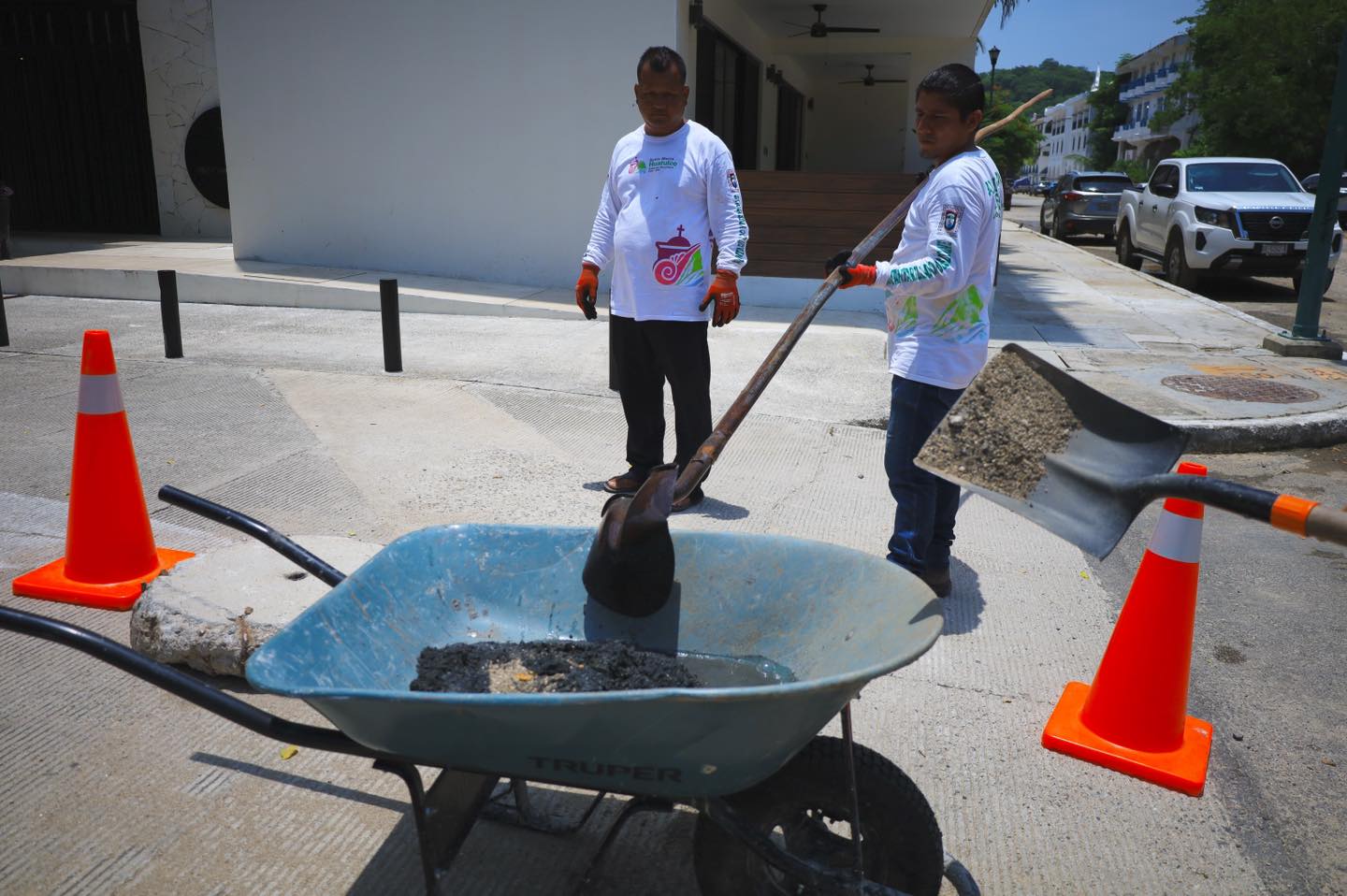 Continúan los trabajos de desazolve en Santa Cruz Huatulco