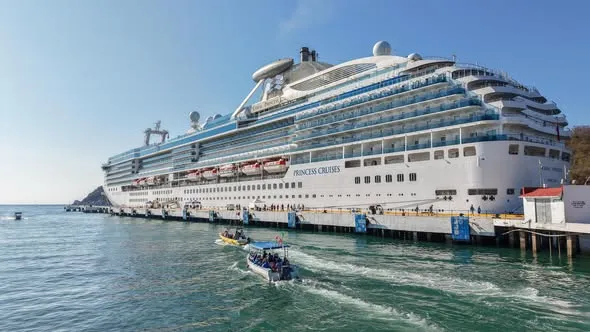 Arriba el crucero Coral Princess a Santa Cruz Huatulco
