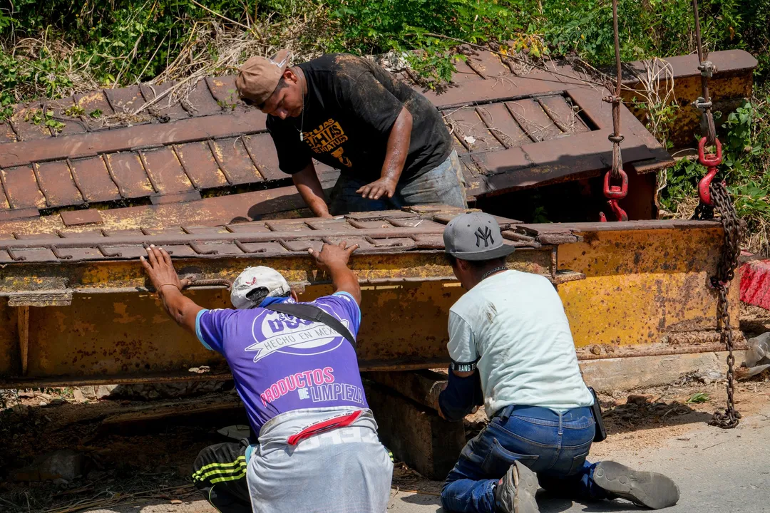 Metal Structure Removed in Hondura de Toro